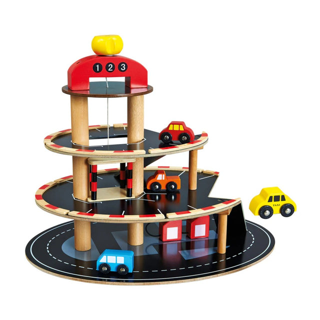 Drvena garaža s tri etaže i dizalom